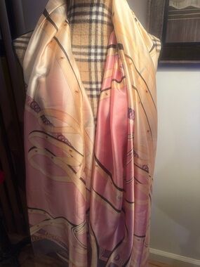 NWT Sara Campbell Silky Pink & Cream Printed Scarf